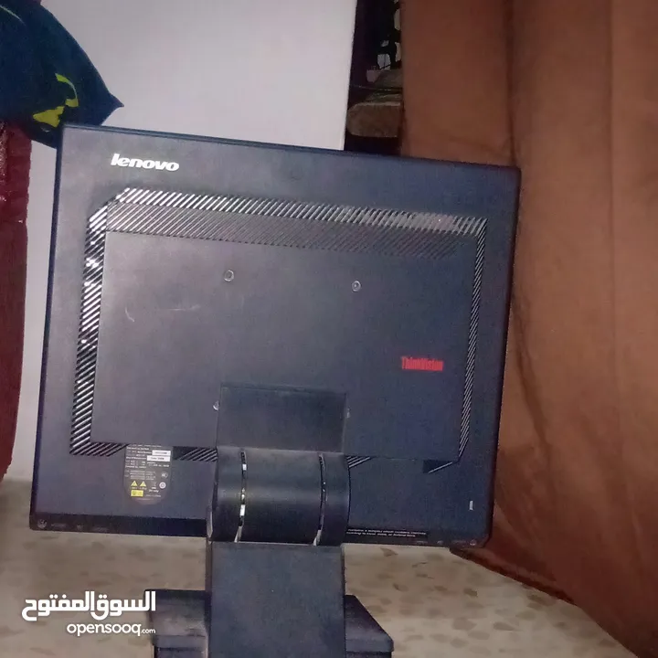 شاشه   Lenovo thinkvisio لا تاخذ مساحه كبيره من المكتب