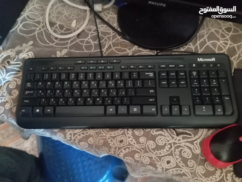 كمبيوتر مع فاره معها فلاشه وكيبورت سلك