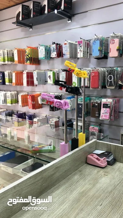 محل للايجار بخلو الديكور والبضاعة    صيانه اجهزة خلوية واكسسورات