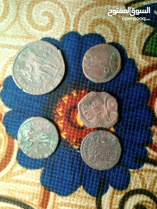 خمس  عملات معدنية روماني قديمة جدا     تذكارية  للبيع بسعر مغري 50 دينار فقط   ...............