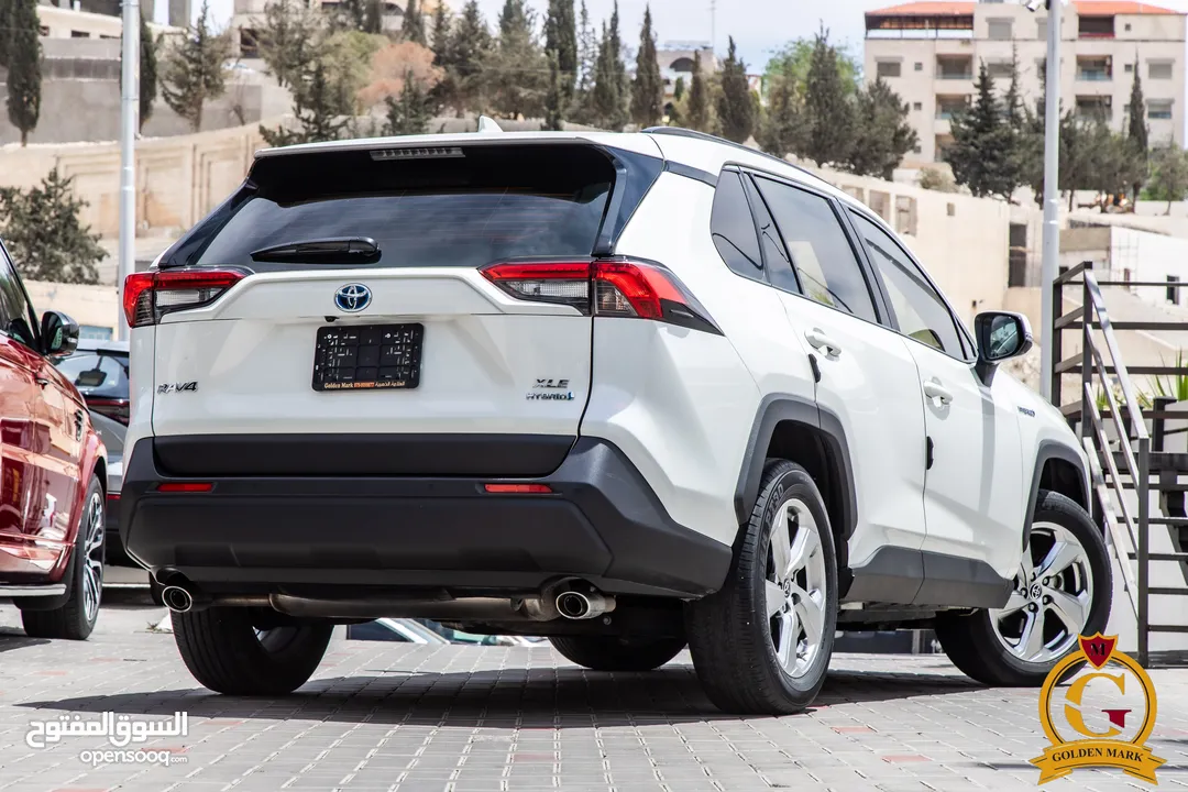 Toyota Rav4 Xle 2021  السيارة وارد كوري و قطعت مسافة 14,000 كيلو متر فقط