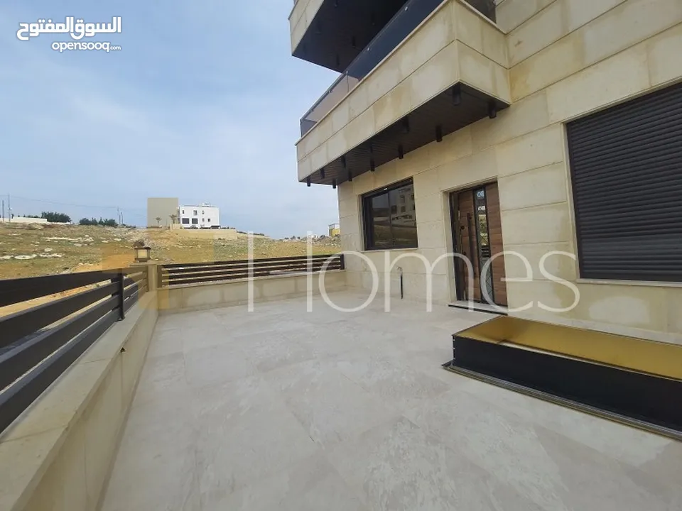 شقة ارضية مع ترس للبيع في رجم عميش بمساحة بناء 193م
