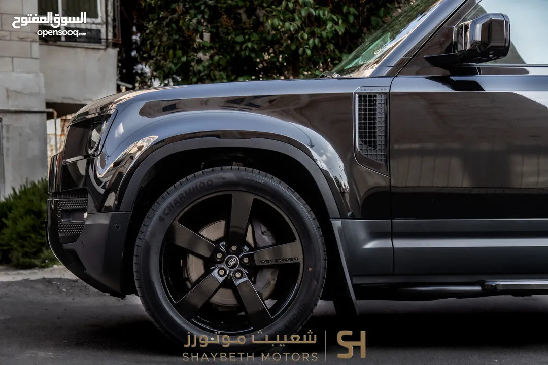 Land Rover Defender 2022 Plug in hybrid Black package  يمكن التمويل