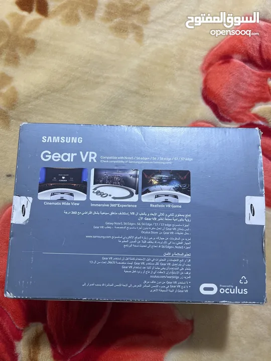 نظارة vr من Samsung oculus تعمل على هواتف سامسونج تحتوي العلبة على النظارة وكتيب التعليمات والحزام