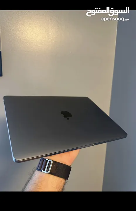 MacBook Pro 2017 للبيع بسعر حرق