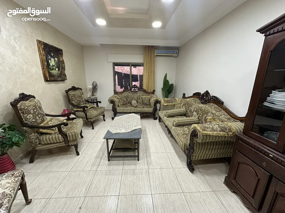 ‏طقم كنب زان مستعمل بحالة الجديد
