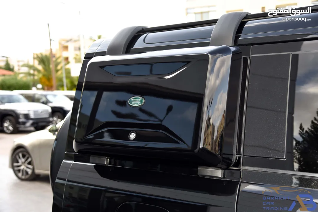 لاند روفر ديفندر بنزين بلاك ايديشن 2023 Land Rover Defender 110 P400 X-Dynamic SE Black Edition
