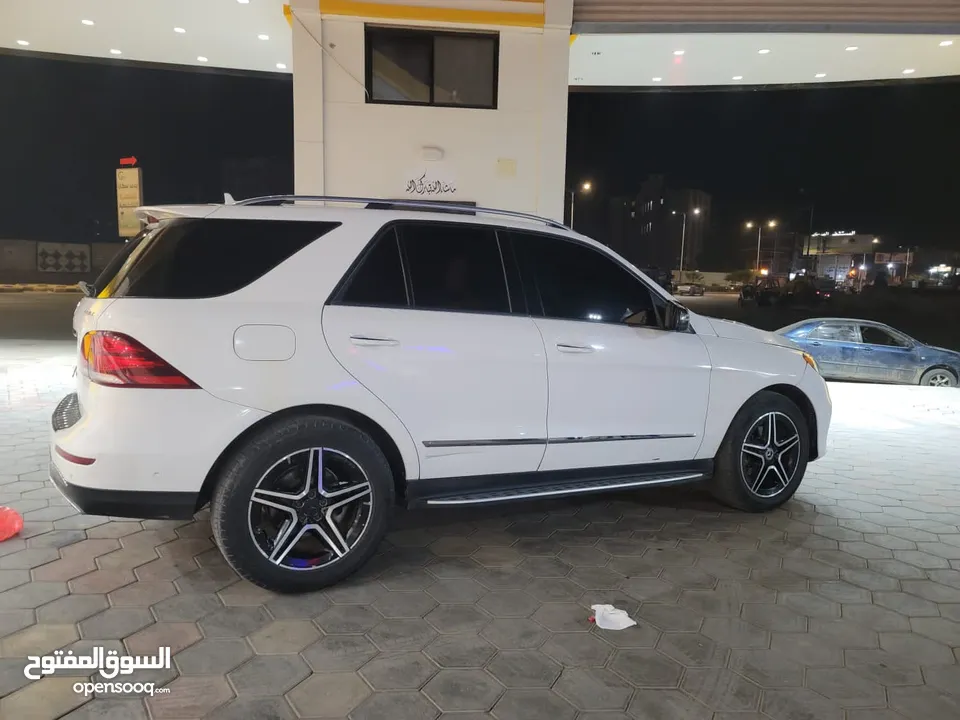 مرسيدس GLE 350 4MATIC فل كامل كراسي جلد دواخل بيج