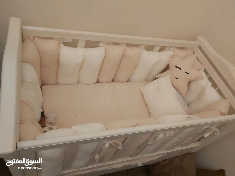 تخت بيبي تفصيل خشب اصلي ثقيل