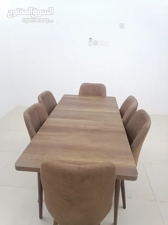 طاولة طعام خشبيه فخمة جدا ل 6 أشخاص