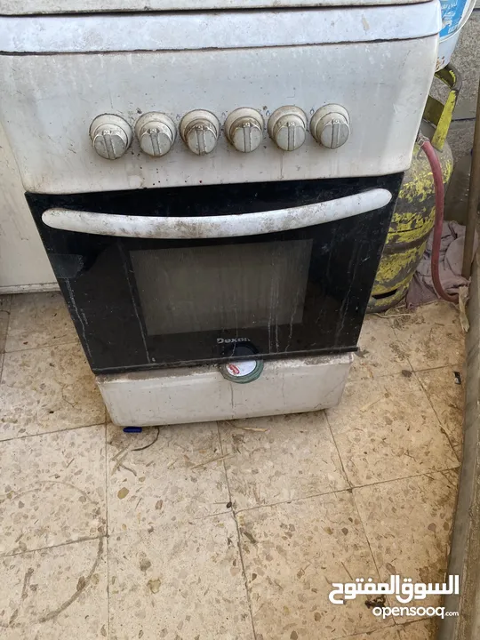 فرن غاز تركي قياس 50 x 60 بحالة جيدة كل العيون شغالة لكن الشواية العلوية تحتاج صيانة