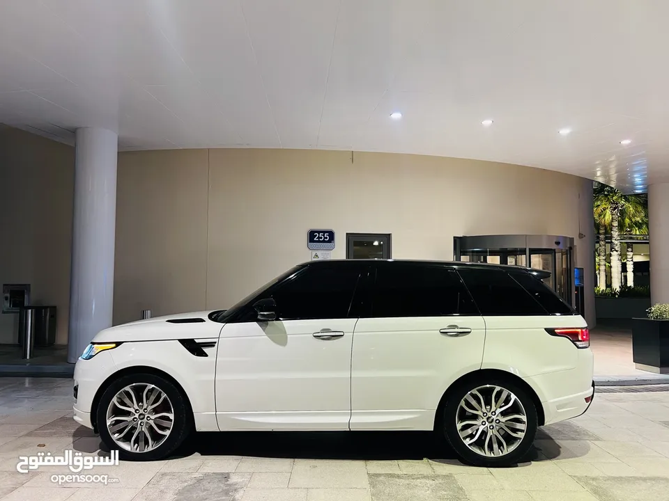 Rang Rover Sport HST 2016  GCC Fully Loaded 360 cameras Headup display Perfect Condition