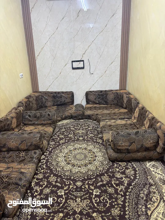 فرشات و بوفيه للبيع بسعر مغري جداً  بالزرقاء