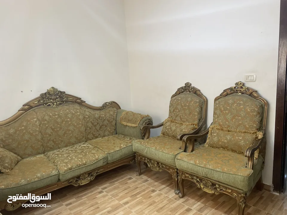 طقم كنب للبيع بحاله ممتازه