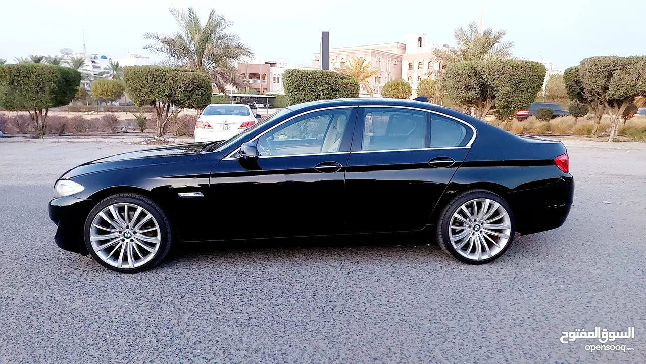 bmw 535i  2011 182km أعلى درجة بالمواصفات لون مميز بحالة فوق الممتازة