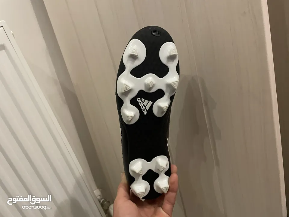 بوت كرة اديدس جديد غير مستعمل قياس 37.5