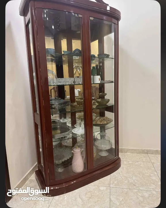 بوفيه خشب طبيعي مع زجاج