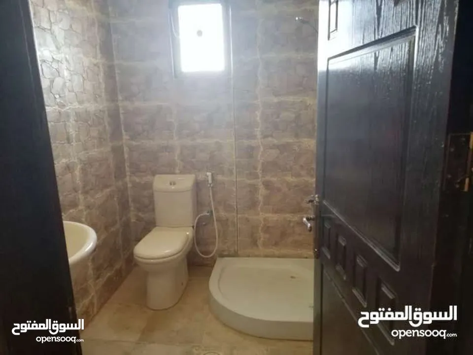 منزل مستقل للبيع مساحة 442 مكون من طابقين  الطابق الاول مستقل وشقتين الطابق الثاني كل شقه مستقله