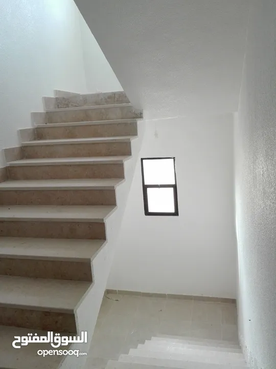 للبيع عمارة سكنية مكونة من عدة طوابق في منطقة ماركا الجنوبية