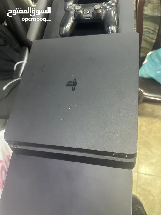 PS4 slim جهاز بليستيشين 4 سلم مع 4 ايادي تحكم و اشتراك للبيع مع 4 ايادي تحكم
