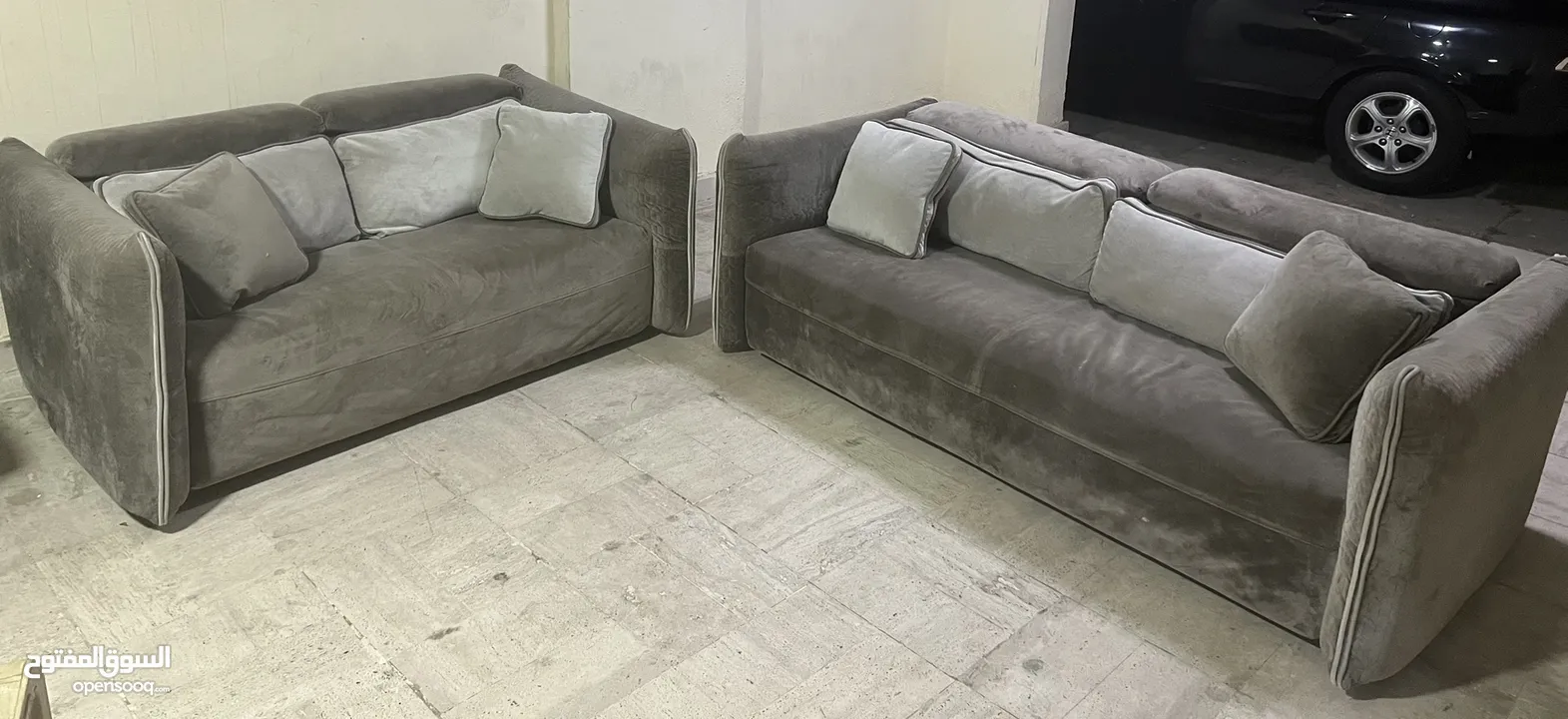 ‎3 + 2   لون جردوني نظاف  عدد Sofa  2  صنع امريكي من ابيات