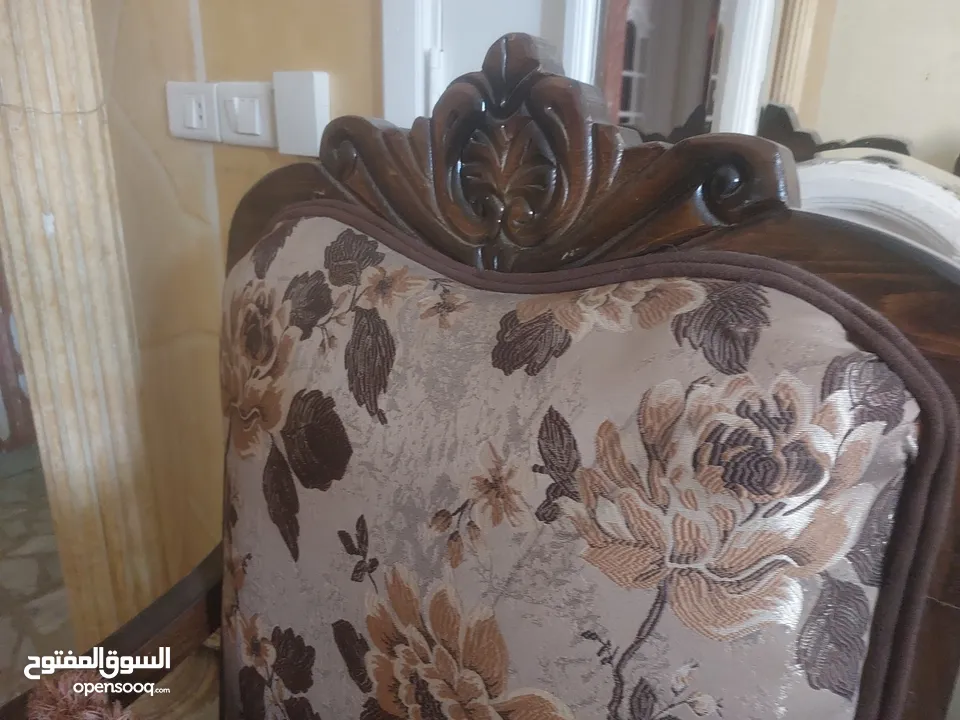 طقم كنب 9 مقاعد حفر زان شبه جديد للبيع