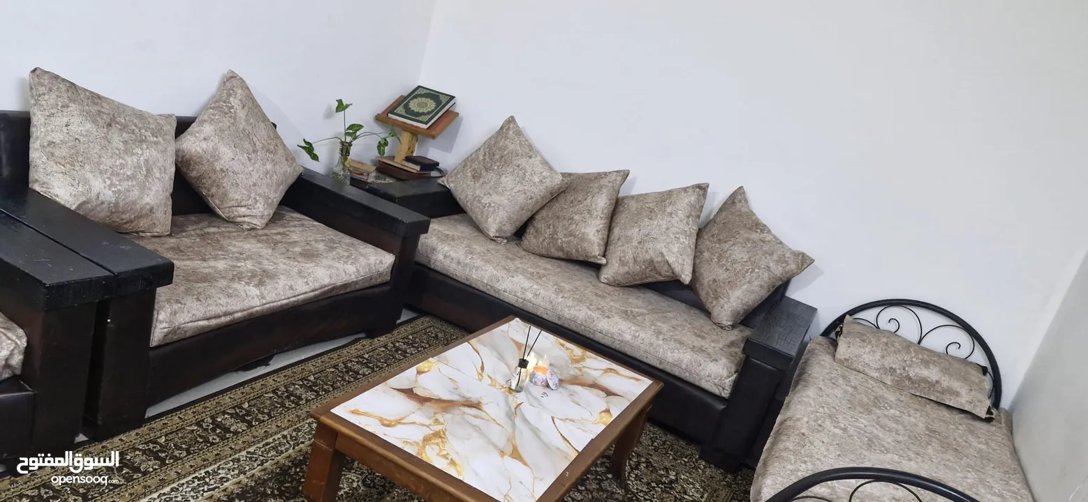 طقم كنب بحاله جيده