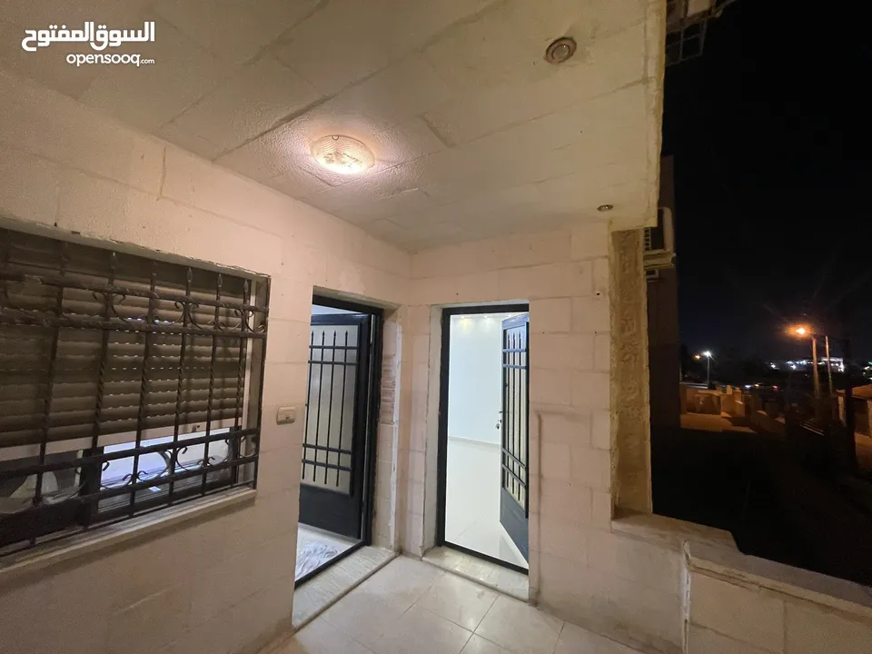 شقه بمدخل مستقل فاخره ومميزه  طابق ارضي مجمع عمان جديد