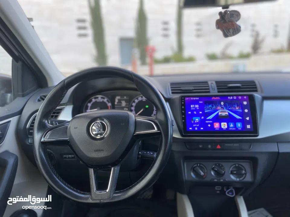 سكودا فابيا اوتومااتيك .. داخلية مميزة لون بيج بسعر مميز فقط 67 الف شيكل ..