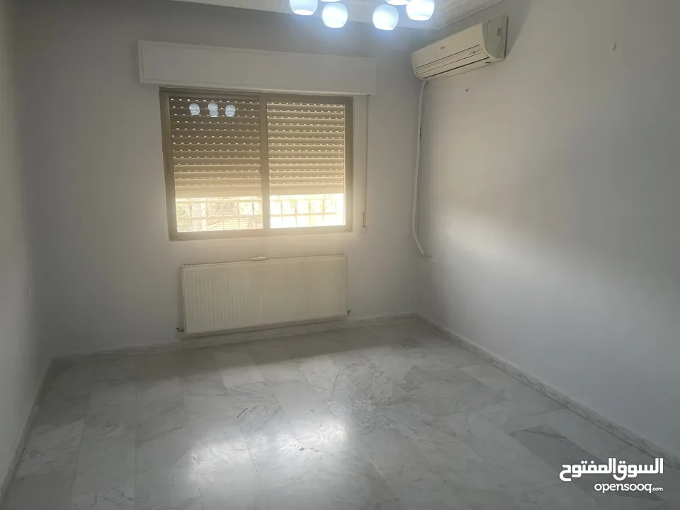 طبربور شقة طابق ثالث 149 م2 للبيع من المالك مباشرة 3 غرف نوم 3 حمامات مطبخ راكب تدفئة ديزل و مكيفات
