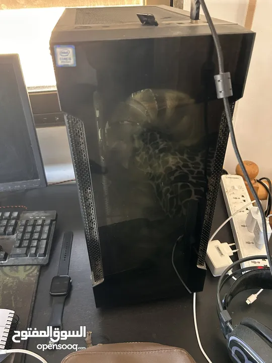 Pc مع شاشه وماوس وكيبورد وسماعه للبيع