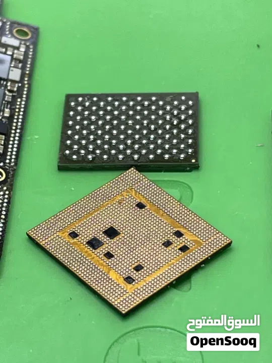 خدمة تصليح الهواتف و الايباد  متوفر شاشات وجميع قطع الغيار بأسعار الجملة ضمان على جميع الخدمات