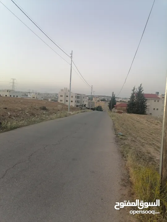عده قطع قرب شارع المطار اليادوده