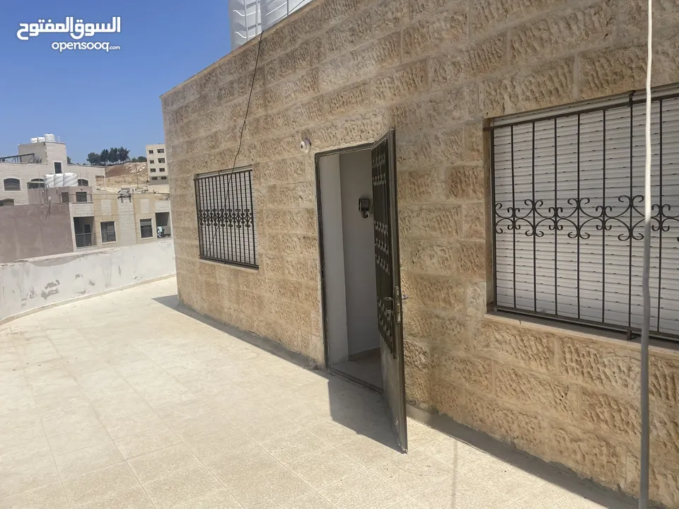 روف للإيجار طبربور مقابل القياده بنفس البنايه صيدلية بانه وليان
