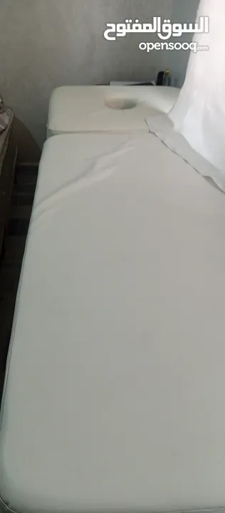 سرير مساج أو حجامة جلد لون ابيض ،،،،