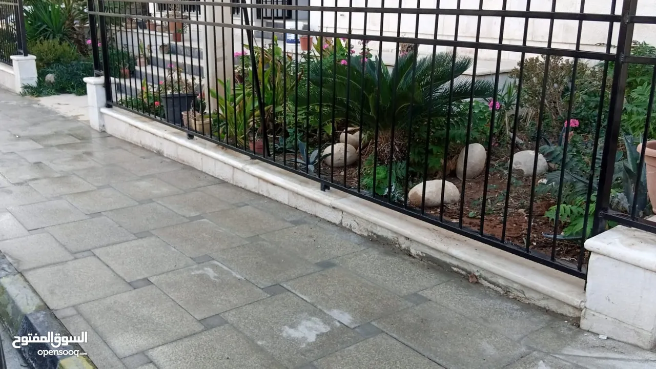 عمارة سكنية مجددة بالكامل  للبيع