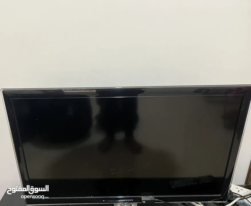 تلفزيون سامسونج 32 بوصة LED مع الطاولة للبيع
