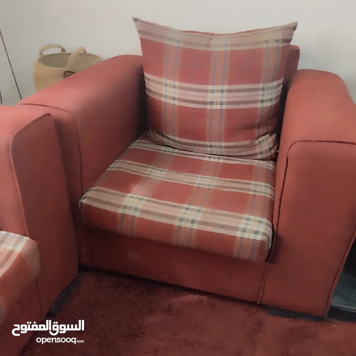 طقم كنب مطلوب فيه 70 دينار
