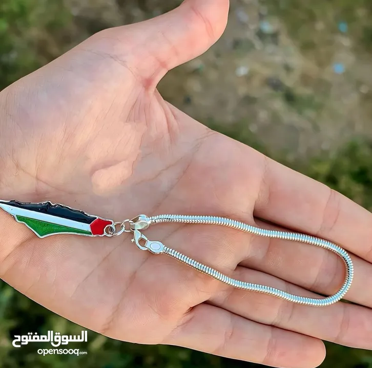 • فلسطين في القلب, وعشان متروحش عن بالك جبنالك عرض  سلسلة  وأنسيال بدلايه علم فلسطين ومن الظهر خريطه