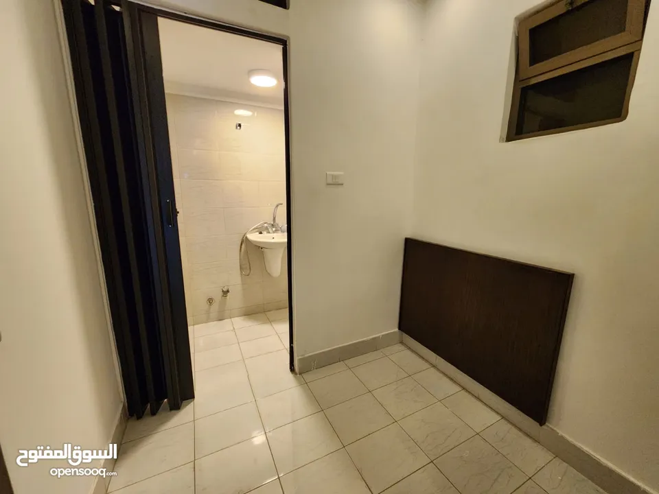 شقة فارغة للبيع في دير غبار ref : 14244