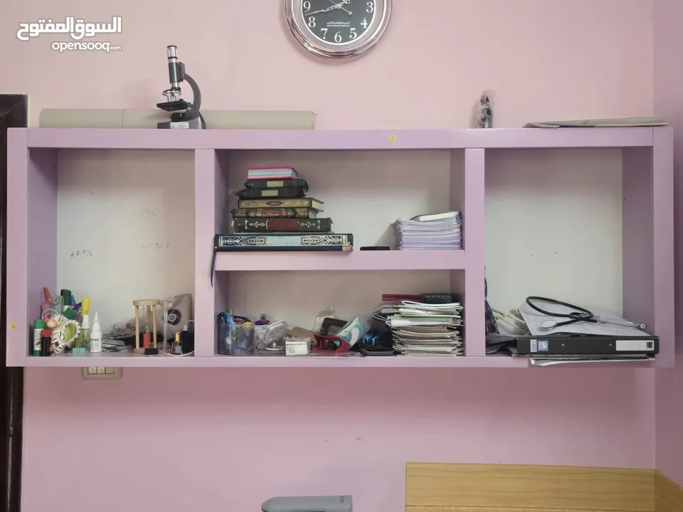 مكتب لشخصين مع ملحق اضافي فوق المكتب +كرسي مكتب دوار  + كرسي مكتب عادي