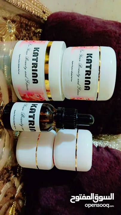 بكج تفتيح البشره والتخلص من الهالات والزوان والتجاعيد يعمل على تعبئة الخطوط الرفيعه واخفاؤها