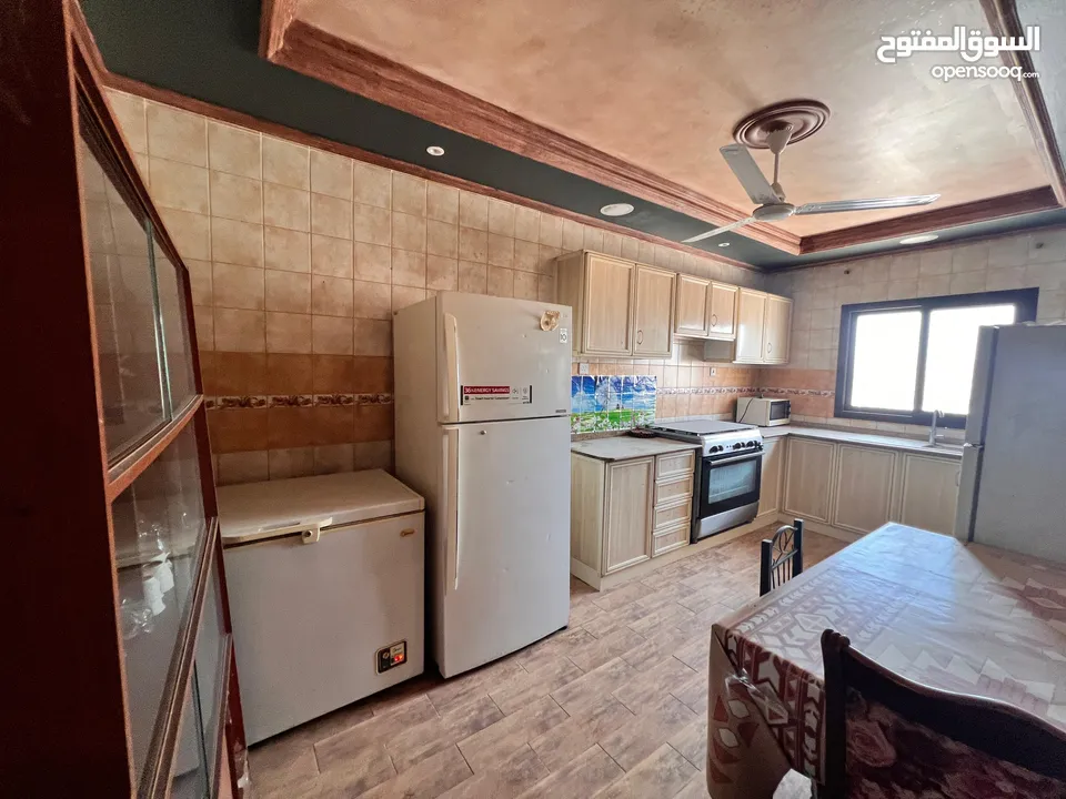 للبيع شقه مفروشه في ام الحصم اطلاله بحريه