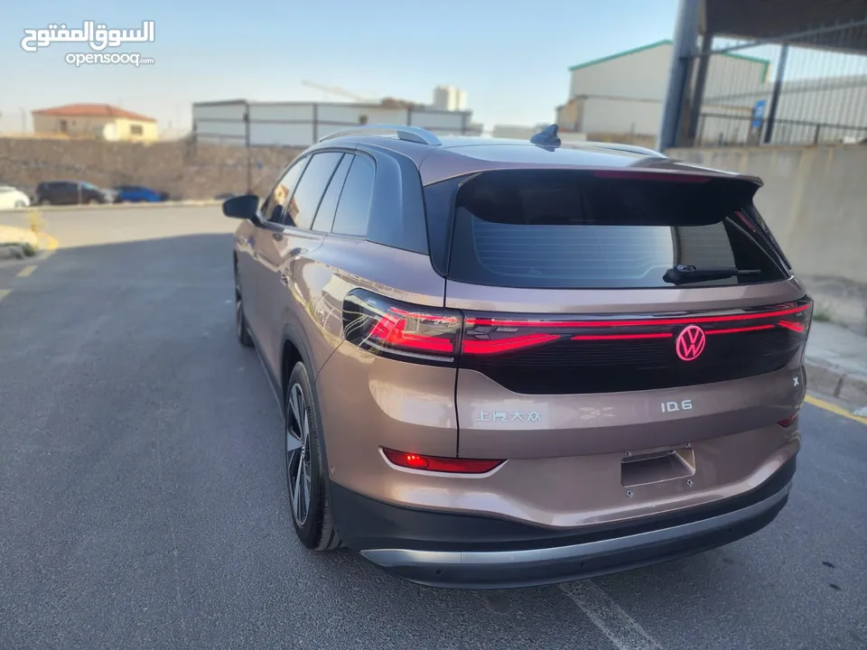 VOLKSWAGEN ID.6 X PRO 2022