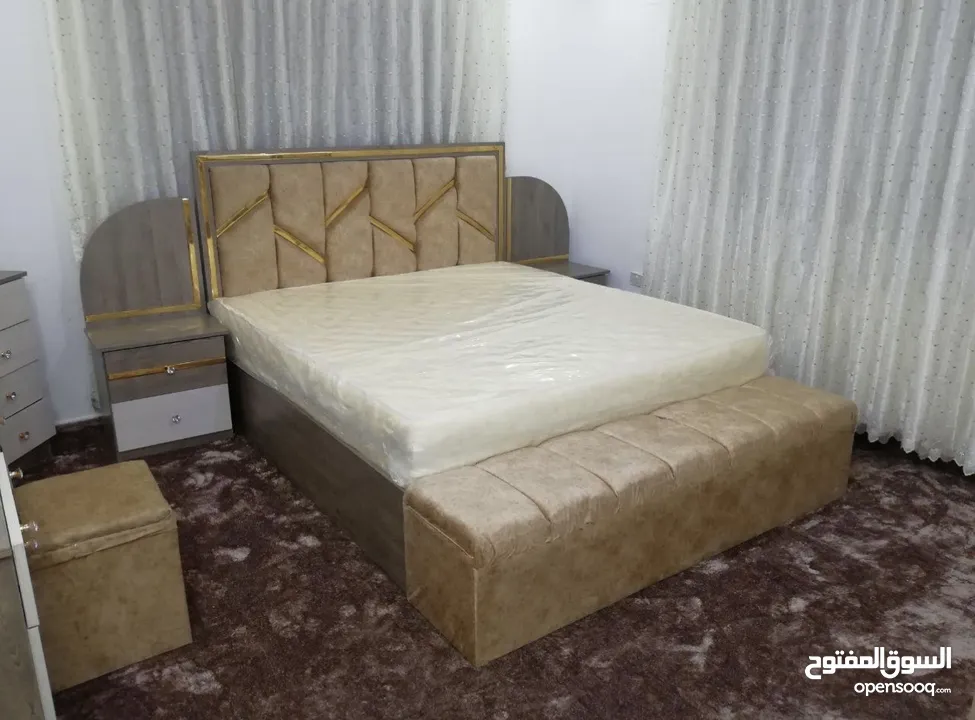 أثاث نظيف ( غرفة نوم ، غرفة جلوس ، غرفة ضيوف مع سفره ) شبه جديد