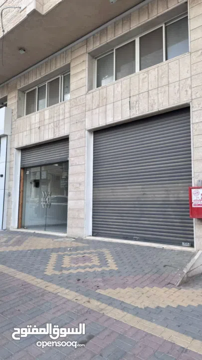 للبيع – مخازن بموقع تجاري مميز