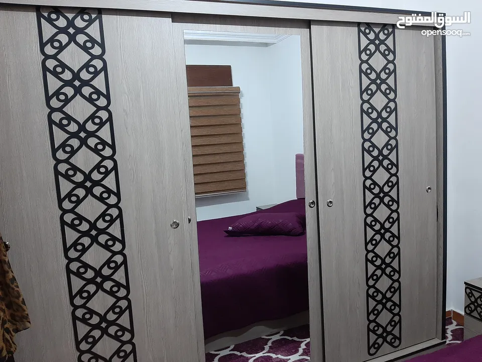 غرف نوم شبابيه ومجوزة..غرفتين نوم بحاله ممتازه تختين و3كمودينات وخزانه 6درف طابقين بحاله ممتازه