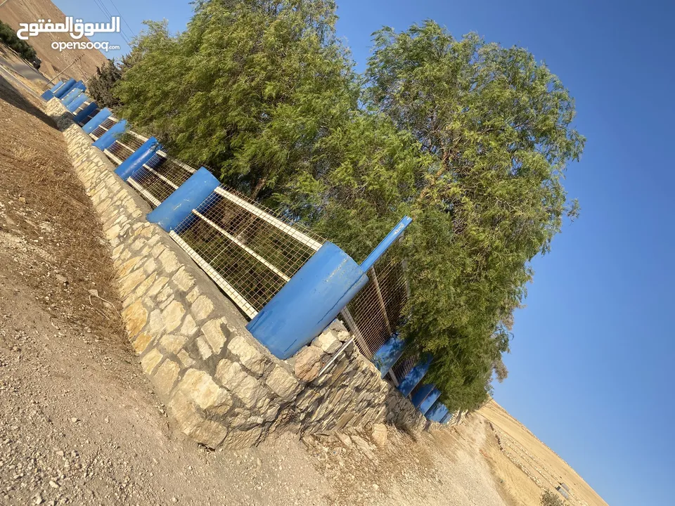 فرصة استثمارية لا تعوض ارض 14 دونم مع ملعب قدم خماسي باعلى المواصفات ، مرافق وصاله كبيره وتراس خارجي