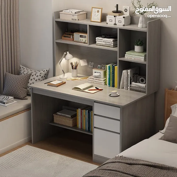 مكتب دراسي أنيق وعملي
