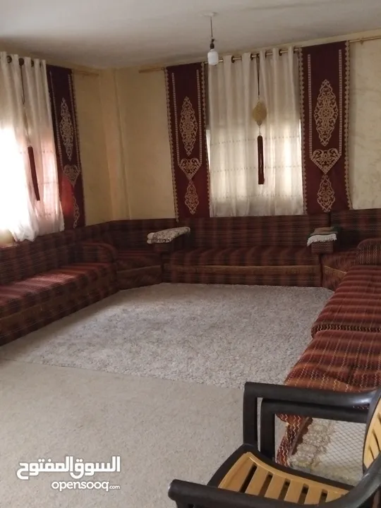 جلسة خليجية  ارتفاع 40 سم اسفنج كامل بدون خشب وكبيرة تفرش غرفة كامله